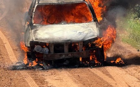 Bombeiros combatem incêndio em veículo na zona rural de Guaranésia