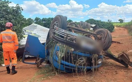 Homem de 70 anos morre após capotar caminhão na MGC-179, no Sul de Minas