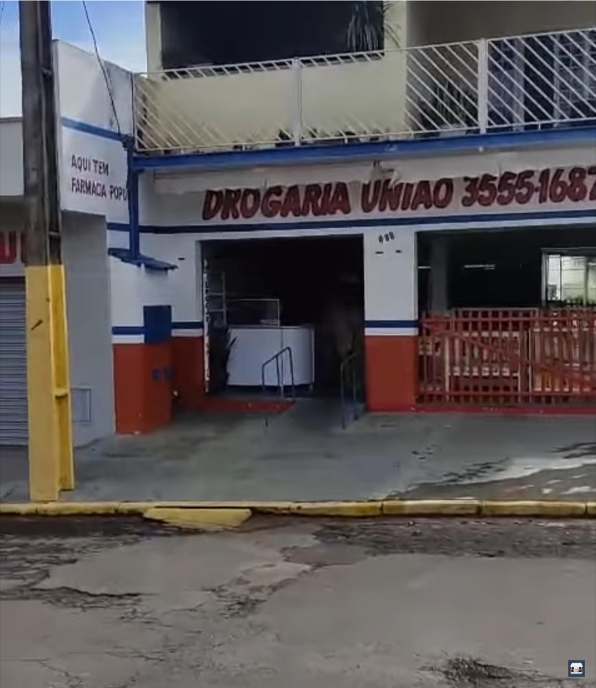Dono de farmácia em Guaranésia tem comércio vandalizado por moradores após vídeo em que agride adolescente circular em redes sociais