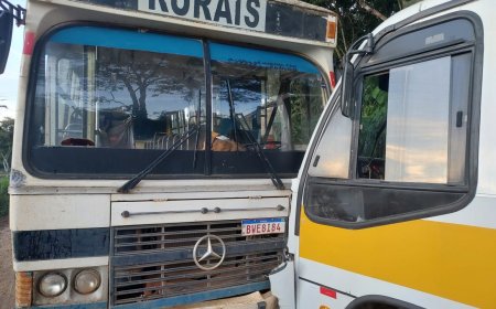 Ônibus escolar e de trabalhadores rurais colidem frontalmente na zona rural de Guaxupé