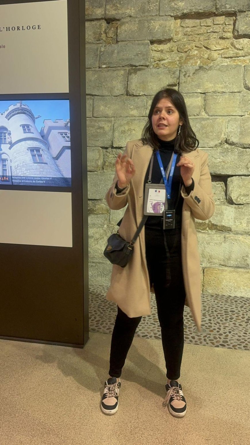 Em vídeo, guia turística compara Guaxupé com Paris e faz sucesso entre os guaxupeanos