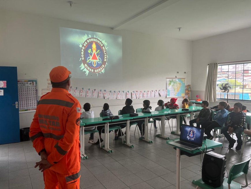 Em Guaxupé, crianças são instruídas através do projeto "Bombeiro nas Escolas"