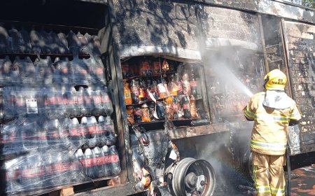 Caminhão da Coca-Cola pega fogo no Sul de Minas