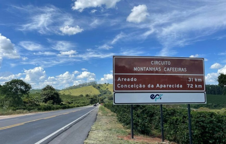 EPR Vias do Café e AMOG firmam parceria para instalação de novas placas turísticas na região, incluindo Guaxupé
