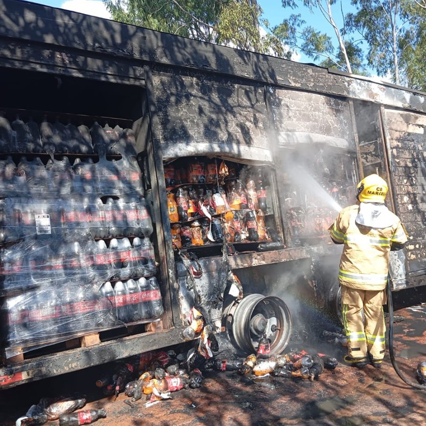 Caminhão da Coca-Cola pega fogo no Sul de Minas