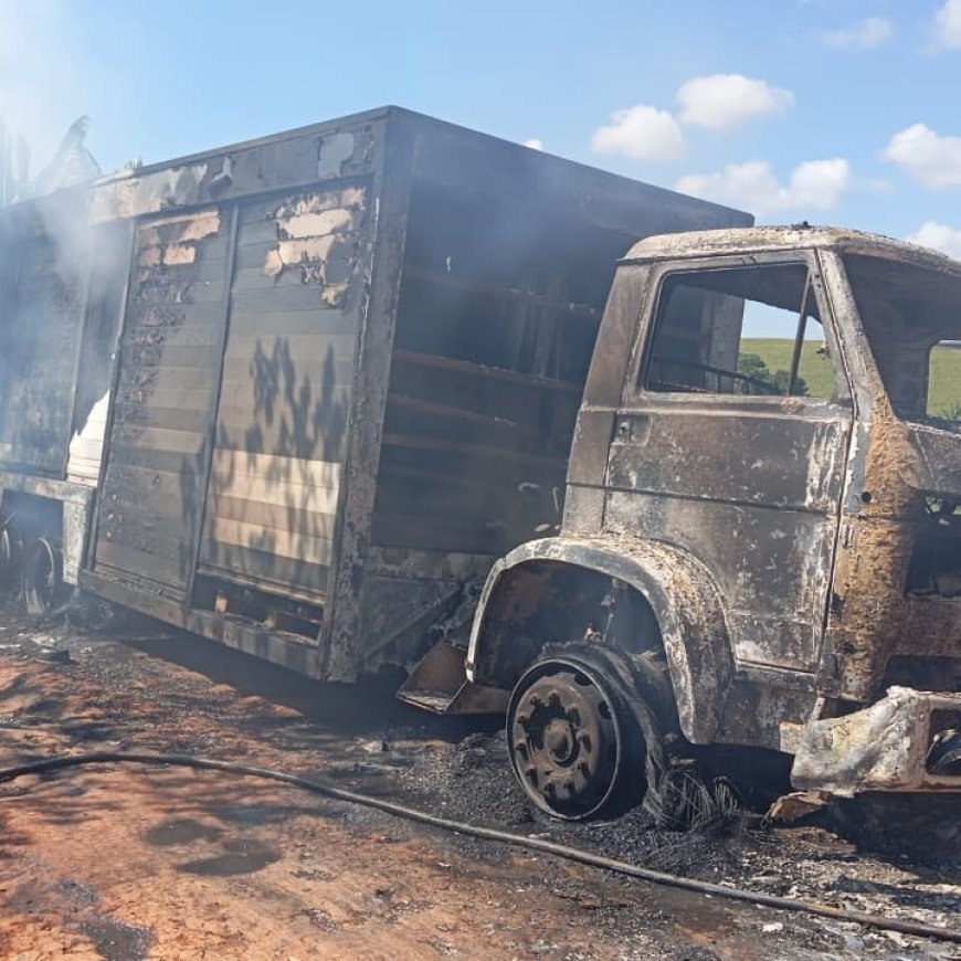 Caminhão da Coca-Cola pega fogo no Sul de Minas