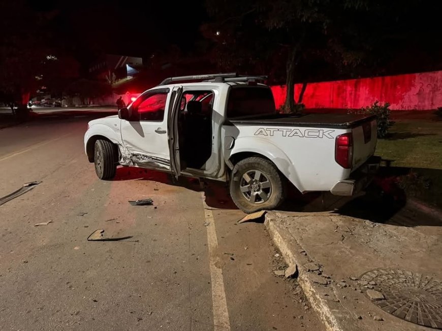 Veículo colide violentamente contra a lateral de caminhonete, causando mal-estar em uma das passageiras no Sul de Minas