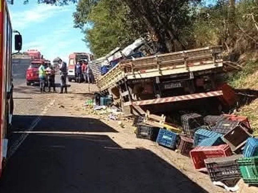 Pai e filho, moradores em Jacuí, morrem em acidente com caminhão entre Batatais e Altinópolis