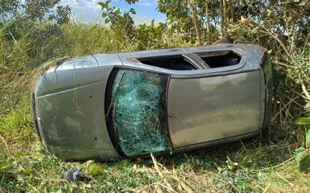 Estouro de pneu provoca capotamento entre Paraíso e São Tomás