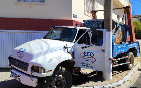 Caminhão perde o freio e fica prensado entre poste e residência em Guaxupé