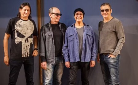 Banda 14 Bis faz show na abertura da Feira do Livro de Passos