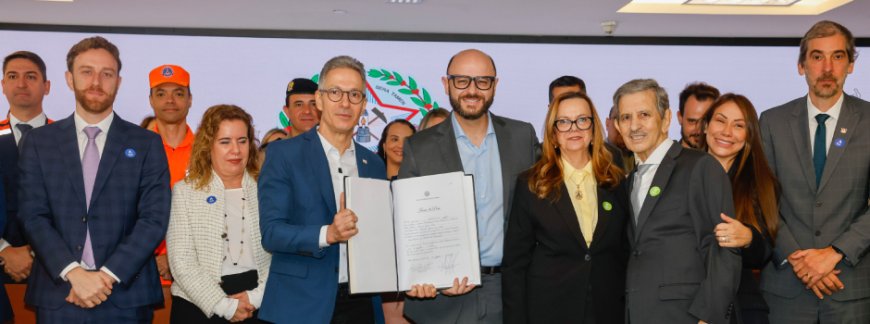 Governador empossa novo secretário de Educação de Minas Gerais