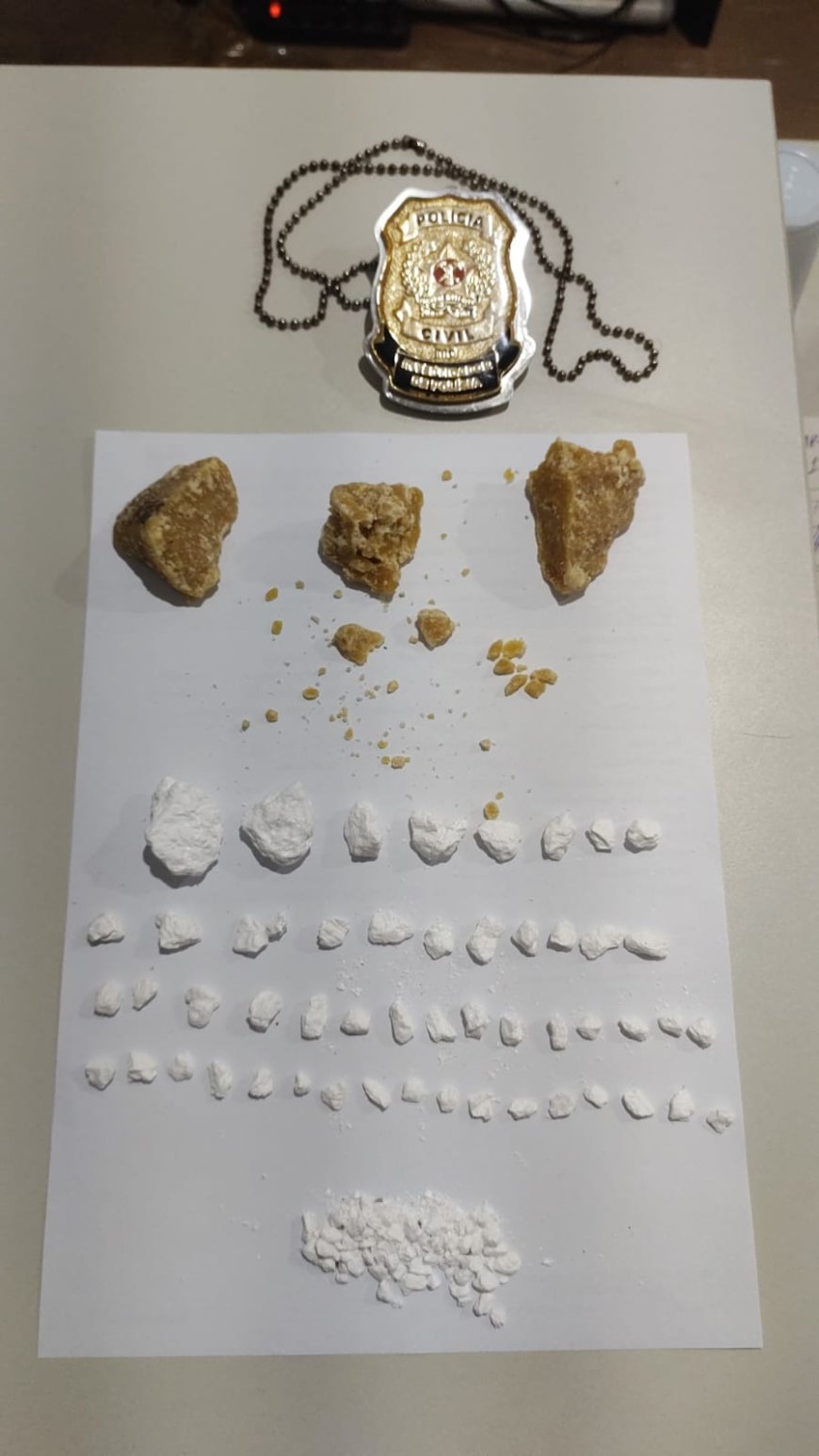 Policiais prendem homem de 27 anos com grande quantidade de drogas próximo à rodoviária de Passos