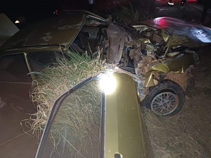 Ao tentar ultrapassagem, condutor perde a direção do carro e bate em carreta, deixando duas pessoas feridas próximo a Paraíso