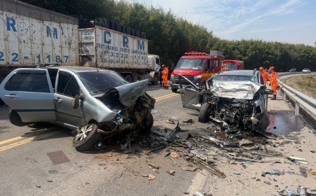 Colisão frontal entre dois veículos mobiliza equipes de resgate na MG-491