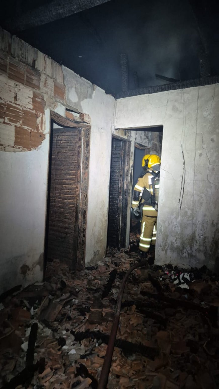 Residência de casal de idosos é destruída por incêndio