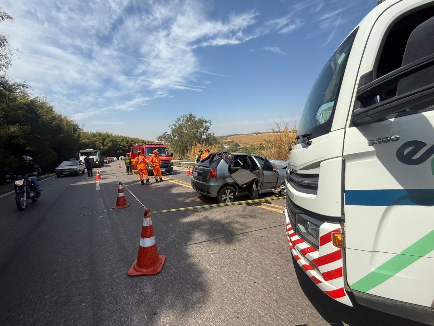 Colisão frontal entre dois veículos mobiliza equipes de resgate na MG-491