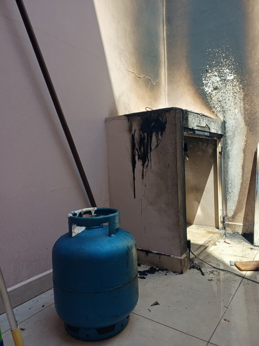 Bombeiros controlam princípio de incêndio em residência com risco de explosão de botijões de gás em Paraíso