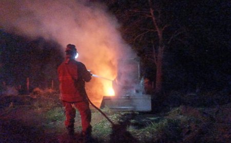 Incêndio em máquina agrícola é combatido por Bombeiros no Sul de Minas
