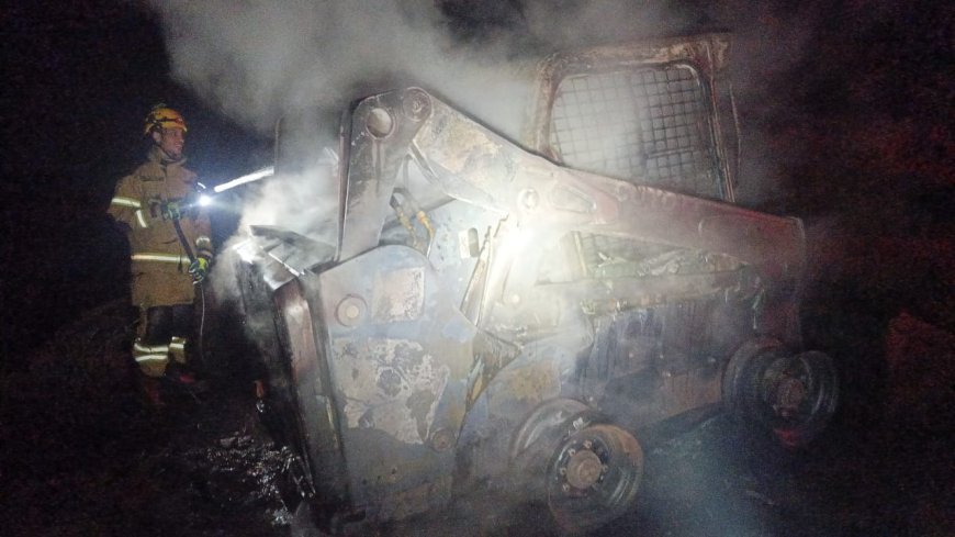 Incêndio em máquina agrícola é combatido por Bombeiros no Sul de Minas