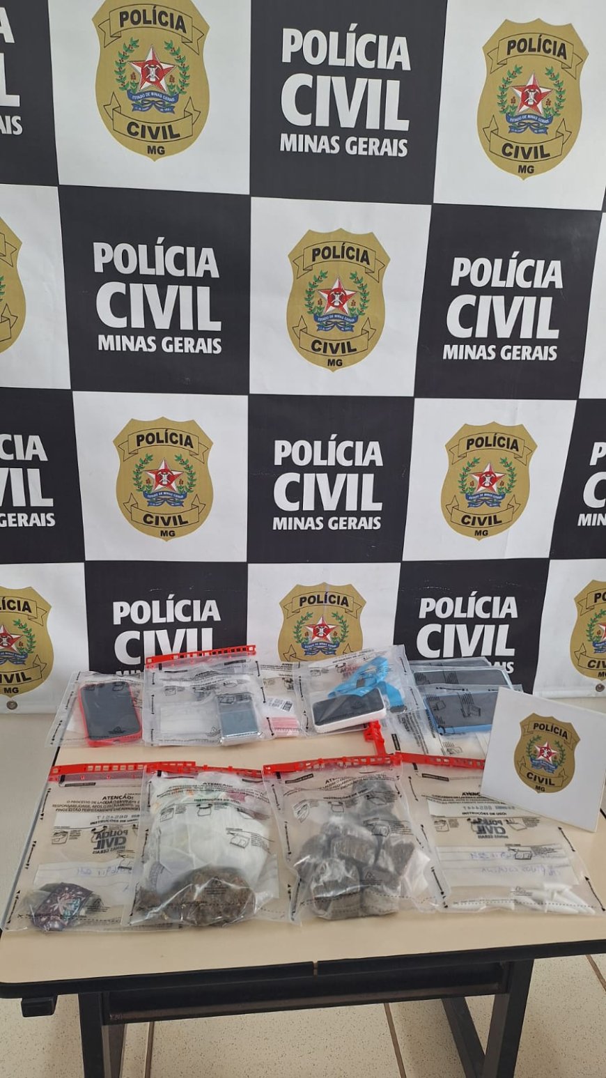 Dois suspeitos por tráfico de drogas são presos no bairro Jardim Recreio em Guaxupé