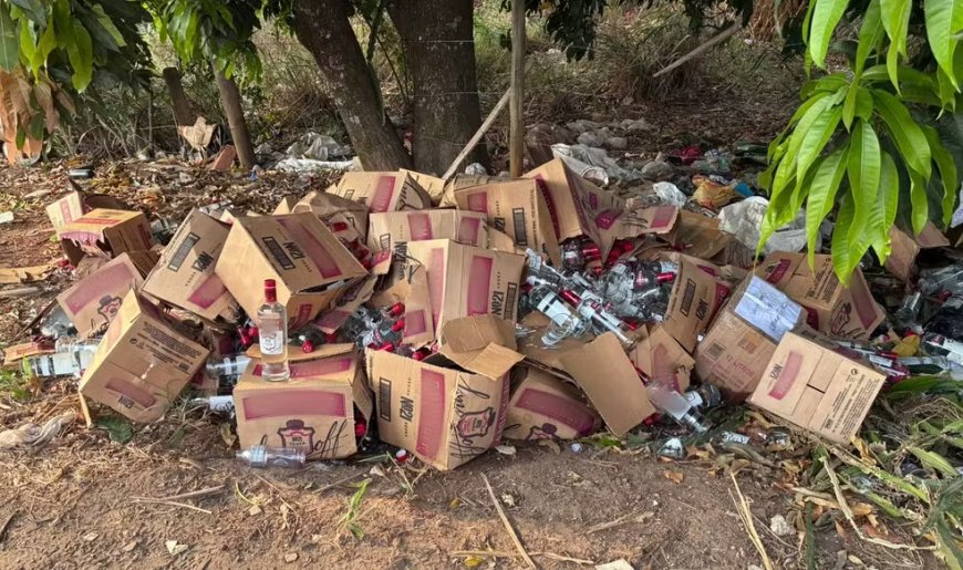 Em intenso período de fiscalização, a polícia federal encontra 50 caixas de vodkas jogadas à beira da MG-050,  em Passos