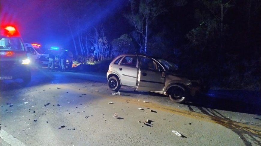 Idosa morre e seis ficam feridos em colisão de veículos na MG-179