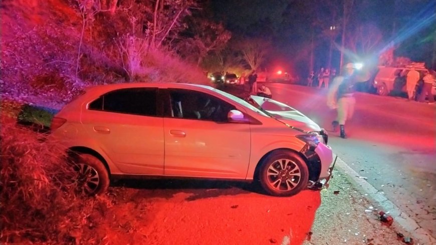 Idosa morre e seis ficam feridos em colisão de veículos na MG-179