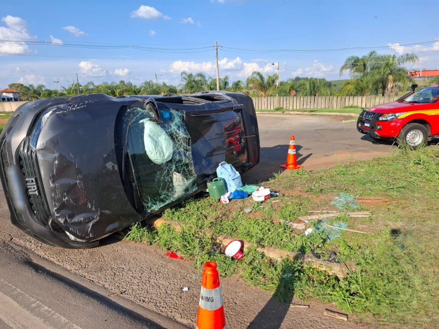 Colisão entre ônibus e carro deixa crianças feridas na MG-179, próximo à Unifenas