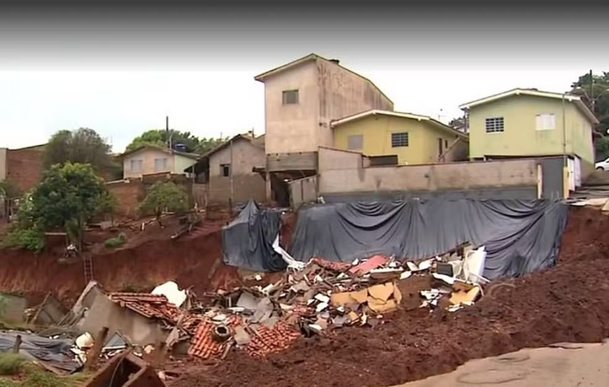 Famílias que tiveram casas engolidas por cratera aguardam indenização em Monte Belo