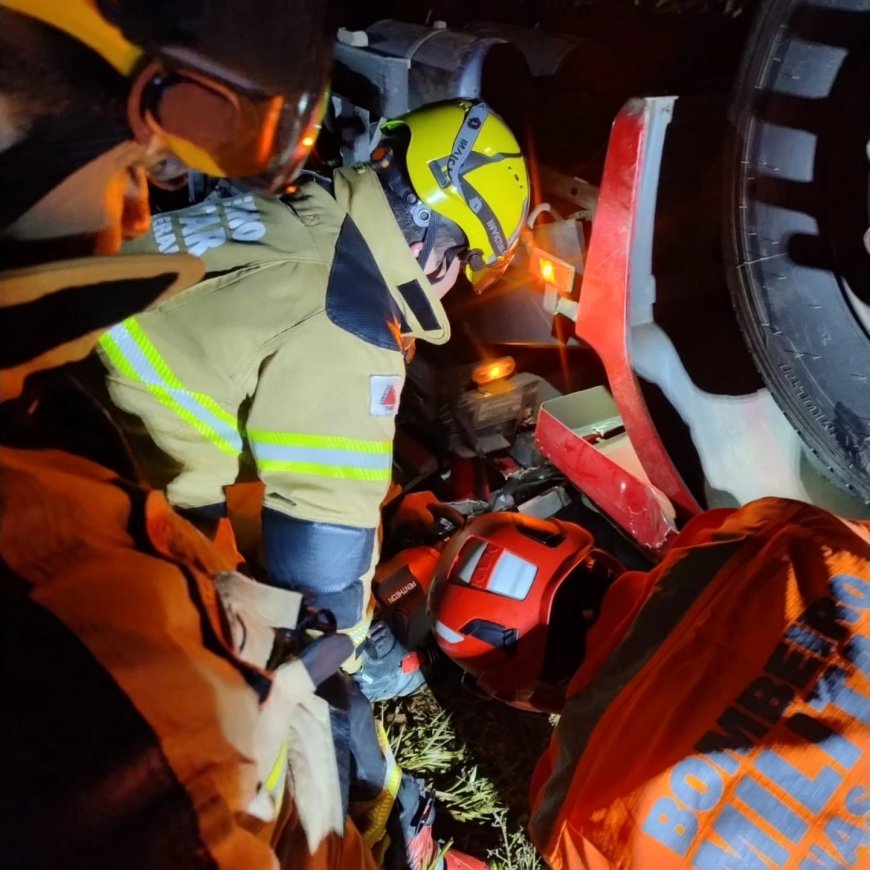 Motorista de caminhão carregado com bobinas de papel morre em capotamento na BR-146, entre Guaxupé e São Pedro da União