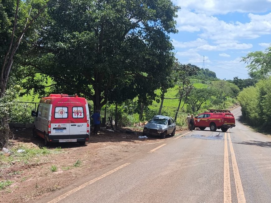 Capotamento na MG-836 deixa duas pessoas feridas entre São Tomás e Paraíso