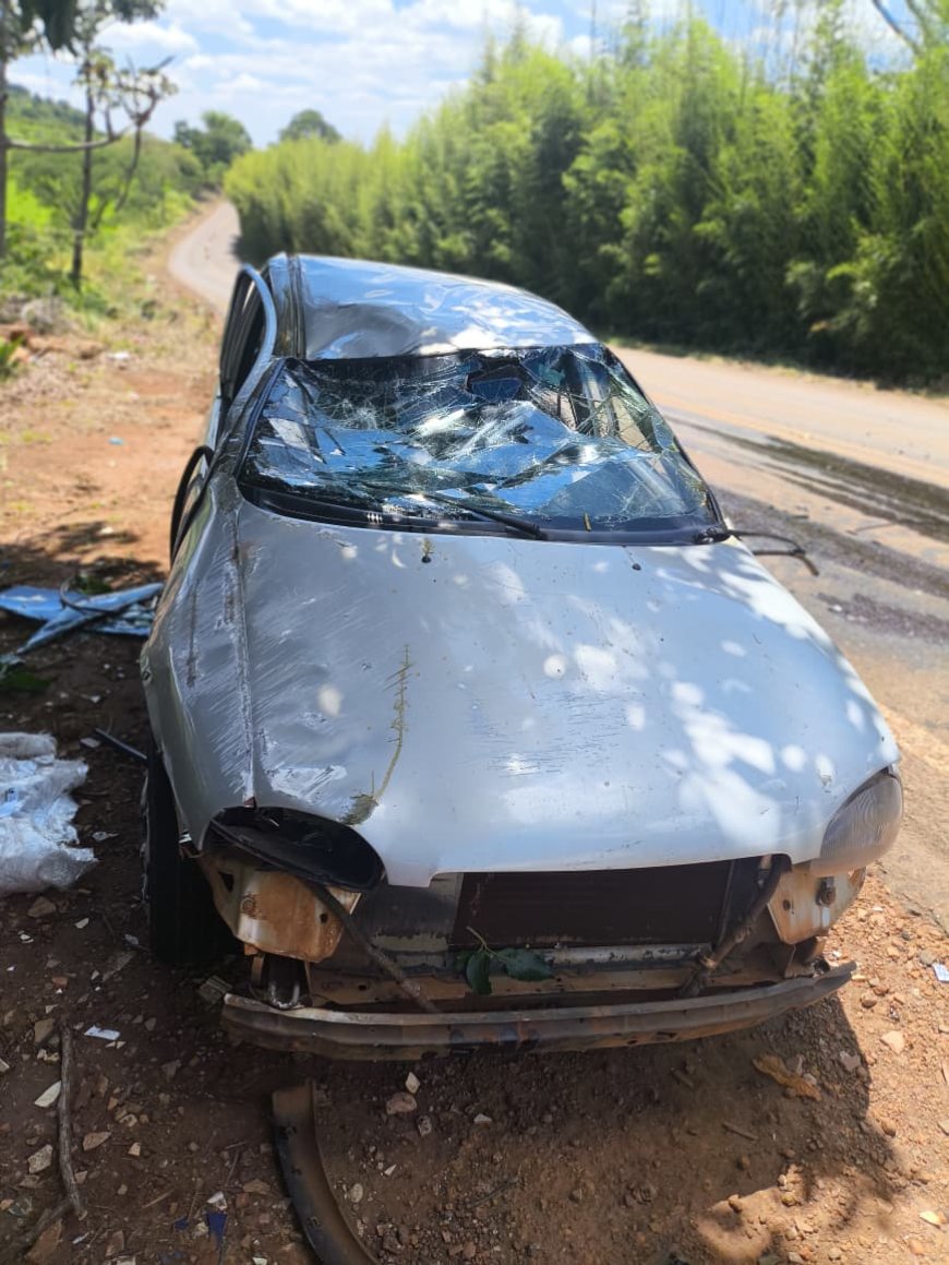 Capotamento na MG-836 deixa duas pessoas feridas entre São Tomás e Paraíso