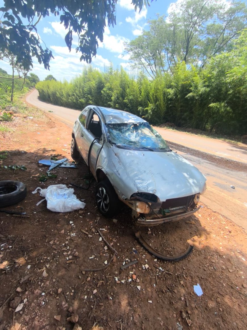 Capotamento na MG-836 deixa duas pessoas feridas entre São Tomás e Paraíso