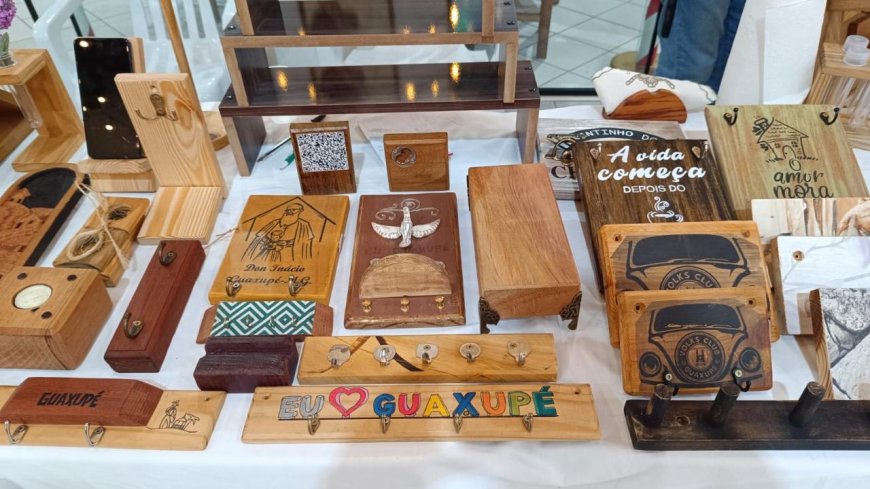Na Estação Cultural, Feira de Artesanato rebrilha no Natal de Luz de Guaxupé