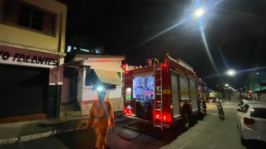 Homem agride companheira e ateia fogo na própria residência