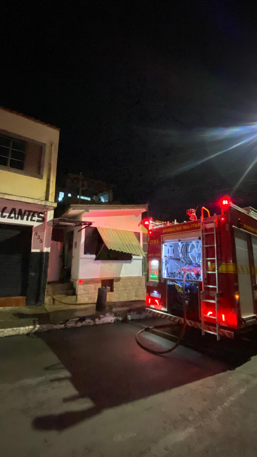 Homem agride companheira e ateia fogo na própria residência