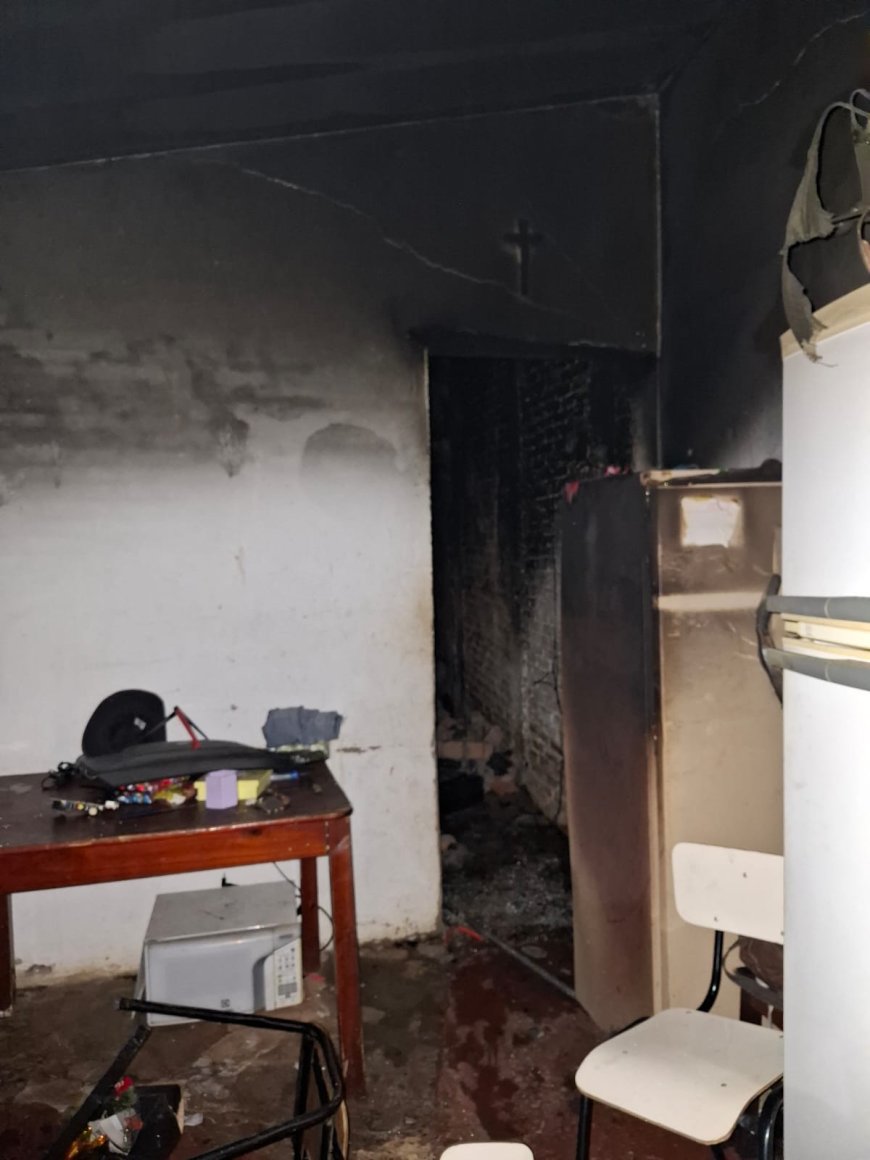 Homem agride companheira e ateia fogo na própria residência