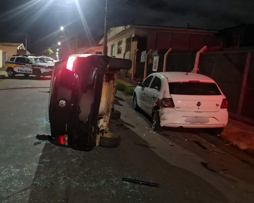 Veículo tomba após colisão no Sul de Minas