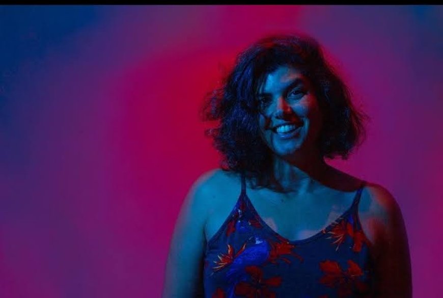 Em Guaxupé, Elisa Paschoal adapta grandes escritores para encenar e contar histórias natalinas