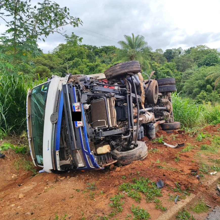Colisão entre veículos deixa feridos na BR-491, em Guaranésia