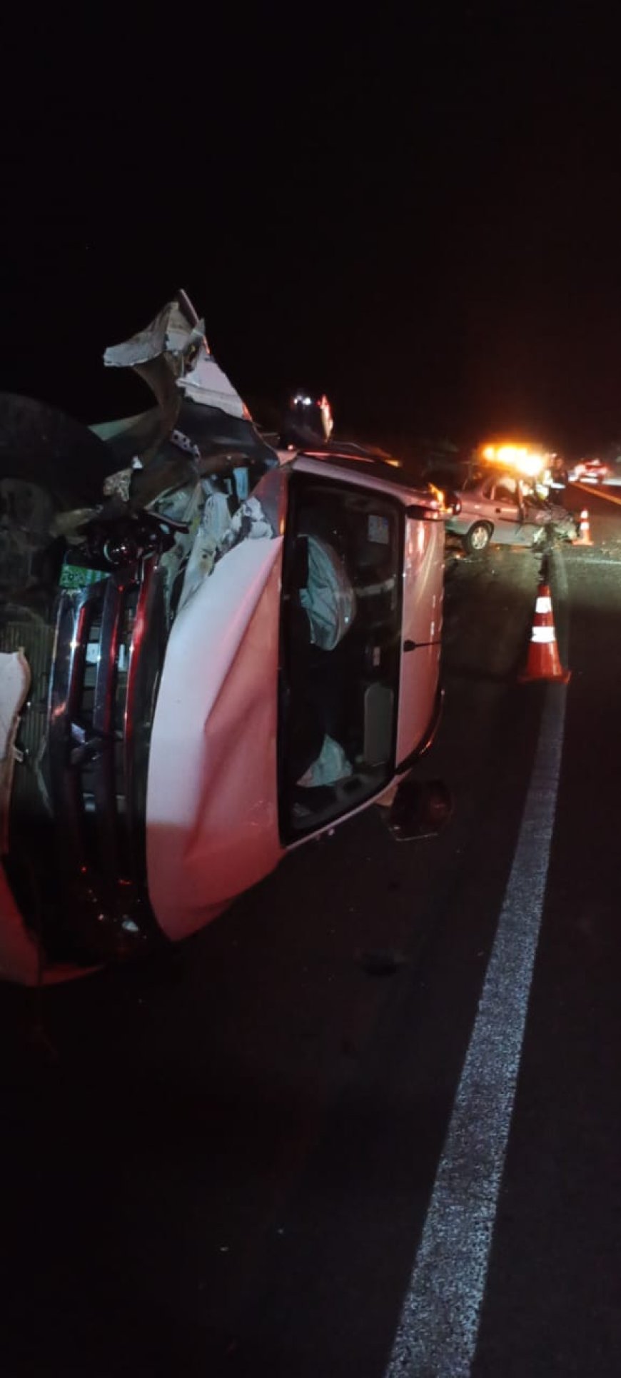 Ultrapassagem em local proibido termina em colisão fronto lateral na MGC-491