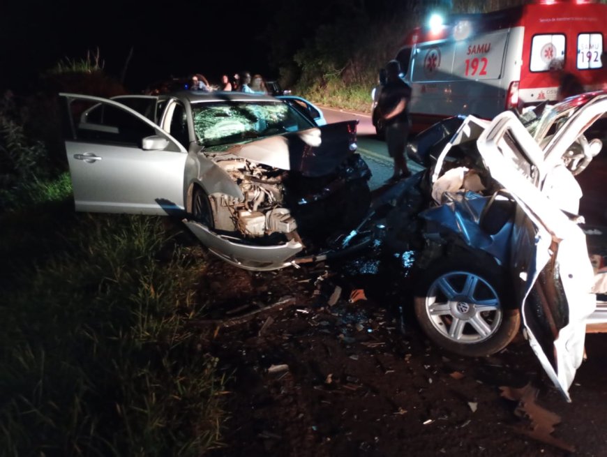 Colisão frontal entre veículos na rodovia LMG-836 deixa dois feridos em Paraíso