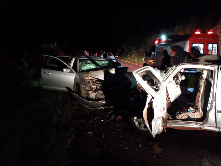 Colisão frontal entre veículos na rodovia LMG-836 deixa dois feridos em Paraíso