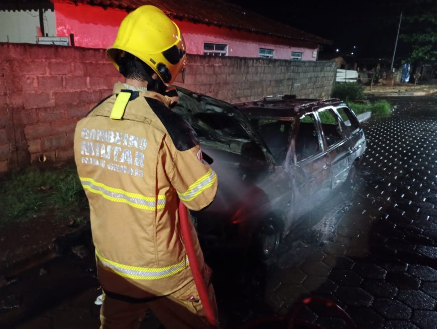 Homem embriagado ateia fogo no próprio veículo no Sul de Minas