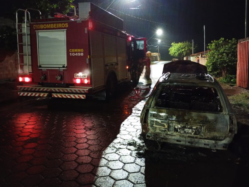 Homem embriagado ateia fogo no próprio veículo no Sul de Minas