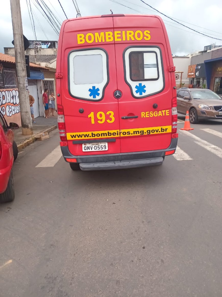 Bombeiros socorrem idoso atingido por veículo sem condutor no Sul de Minas