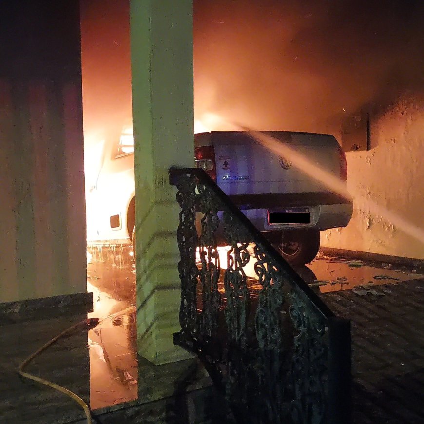 Caminhonete incendeia-se em garagem de residência em Guaxupé