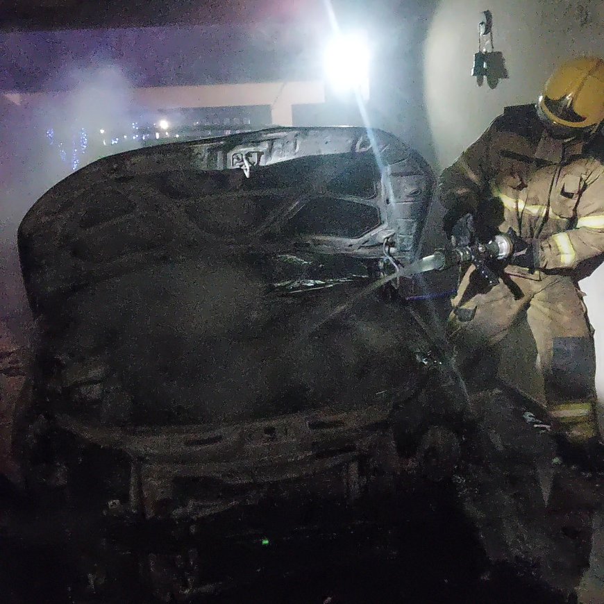 Caminhonete incendeia-se em garagem de residência em Guaxupé