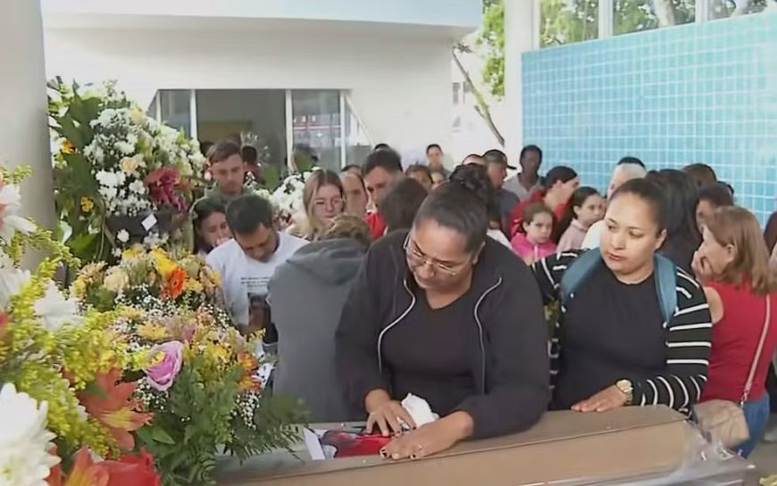 Dois dos quatro jovens mortos em SC foram sepultados nesta terça-feira em Guaranésia